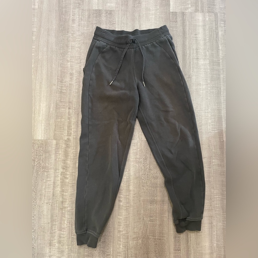 Lululemon Full-Length Black Scuba Jogger size 6 (fair condition)